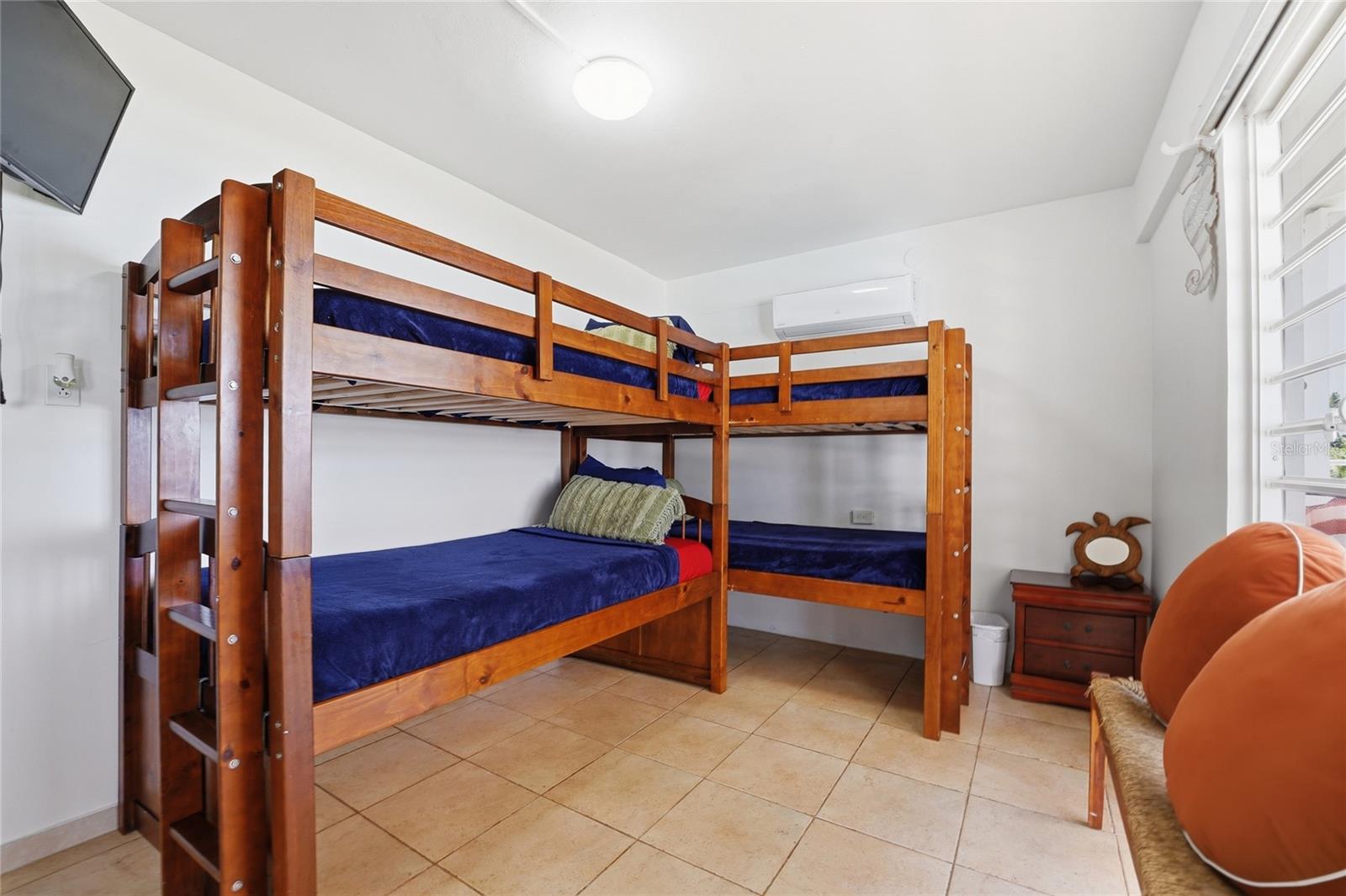 BARRIO CARRIZALES - Commercial Sale