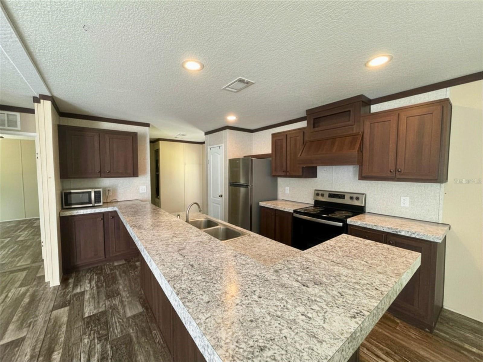 ARCADIA GROVES - Residential