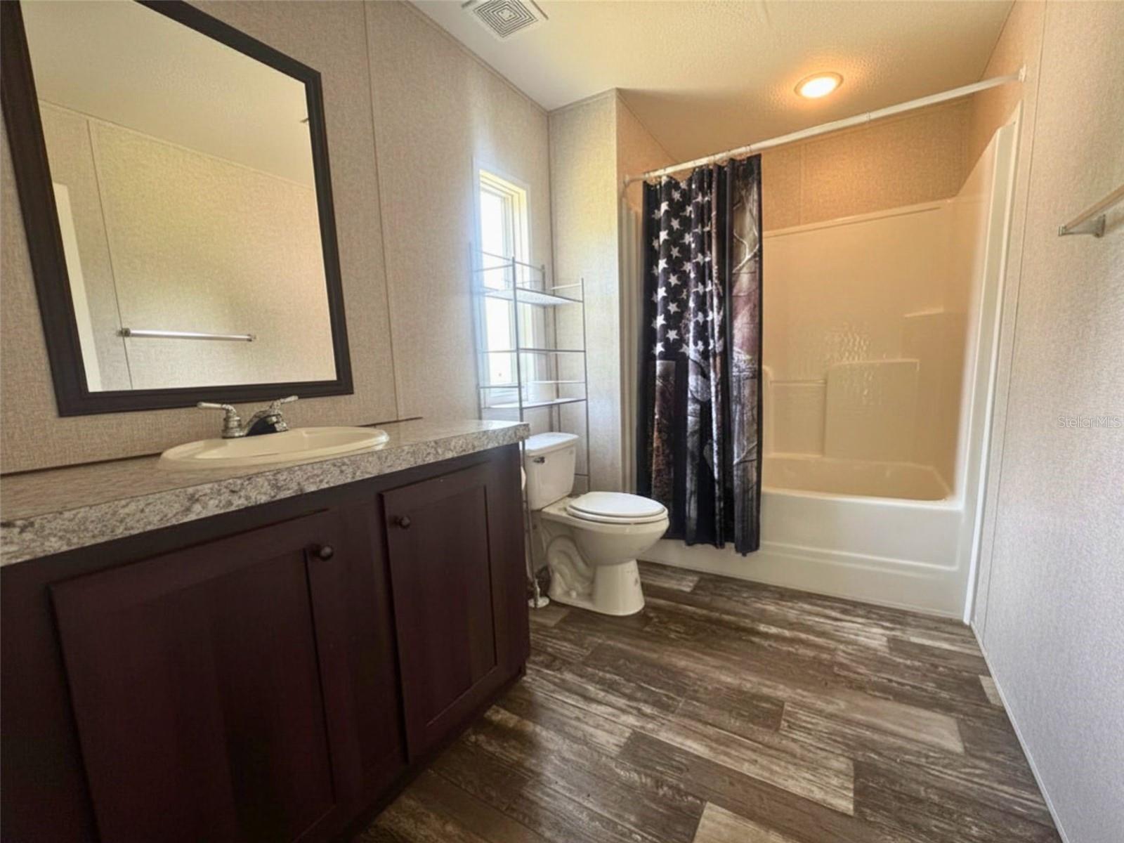 ARCADIA GROVES - Residential