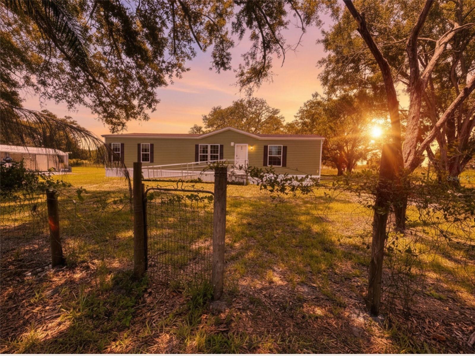 ARCADIA GROVES - Residential