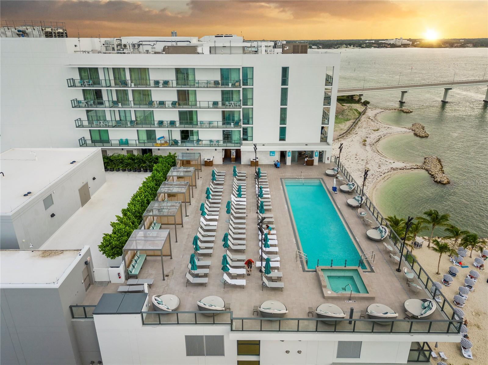 ENCHANTMENT CLEARWATER BEACH HOTEL CONDO - Residential