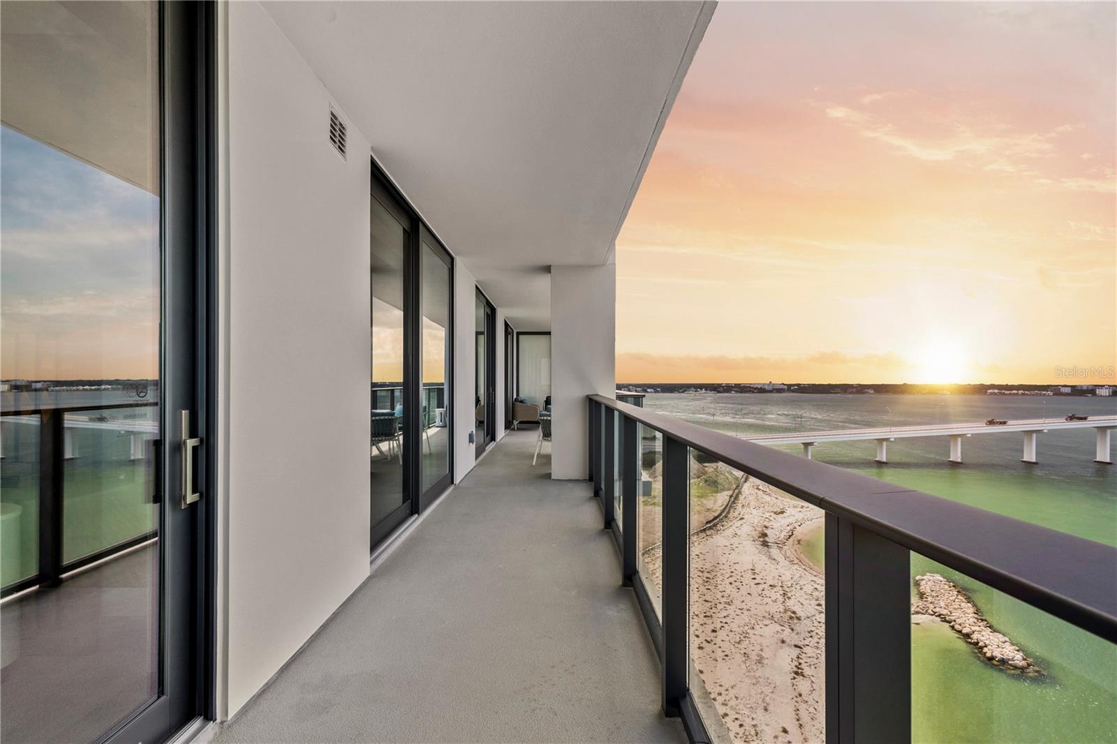 ENCHANTMENT CLEARWATER BEACH HOTEL CONDO - Residential