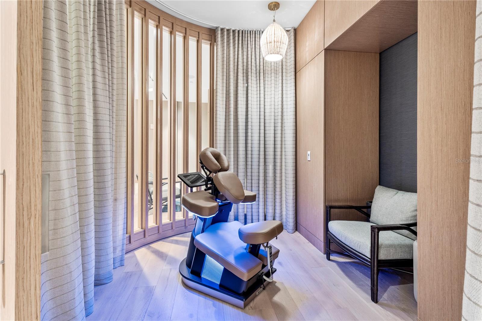 ENCHANTMENT CLEARWATER BEACH HOTEL CONDO - Residential
