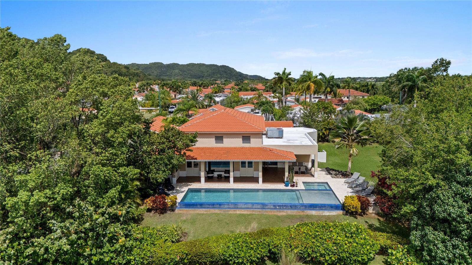 SABANERA DE DORADO - Residential