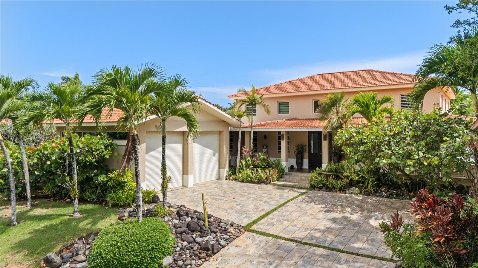 SABANERA DE DORADO - Residential