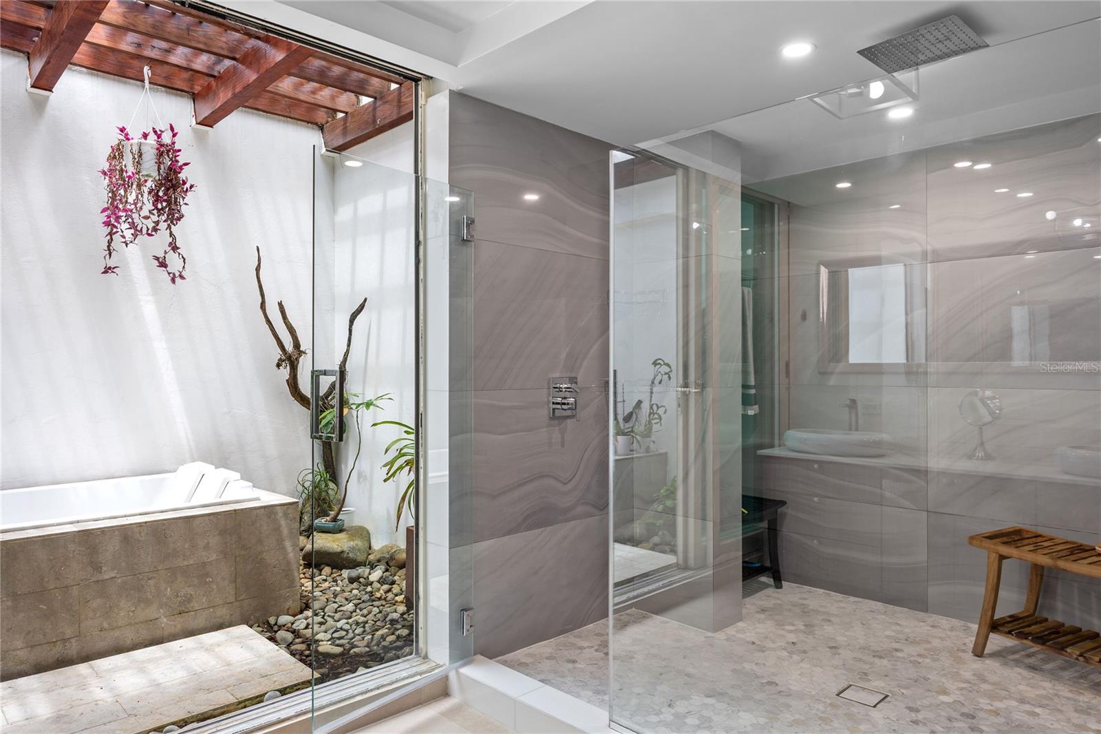 SABANERA DE DORADO - Residential
