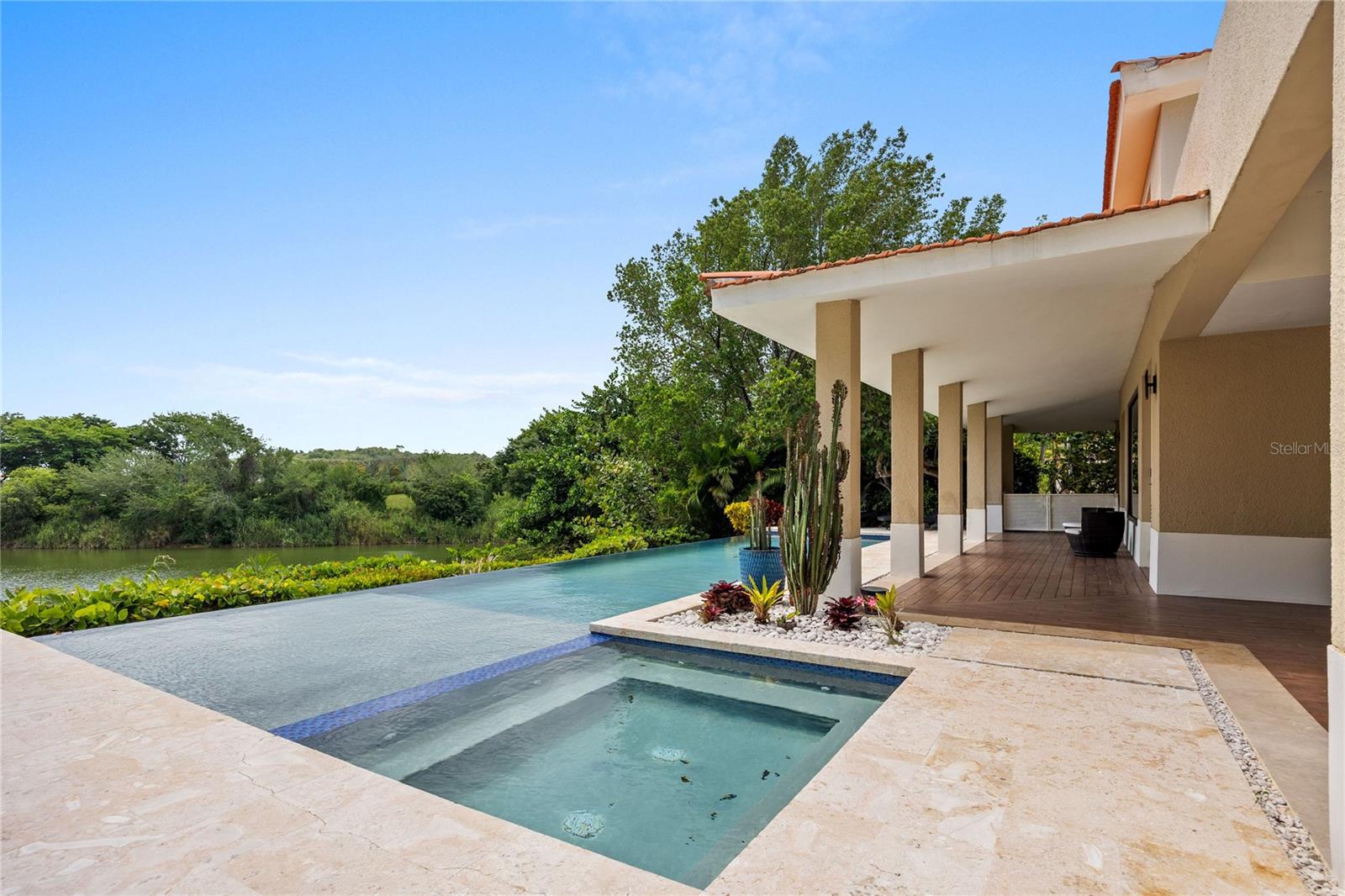 SABANERA DE DORADO - Residential