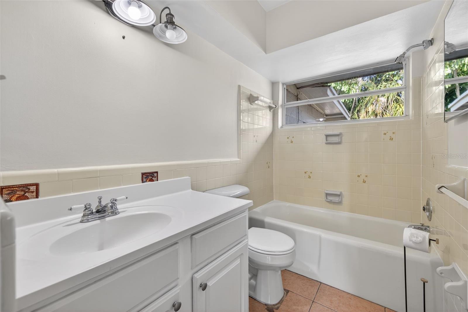 RIDGEWOOD LAKES UNIT - Residential Lease