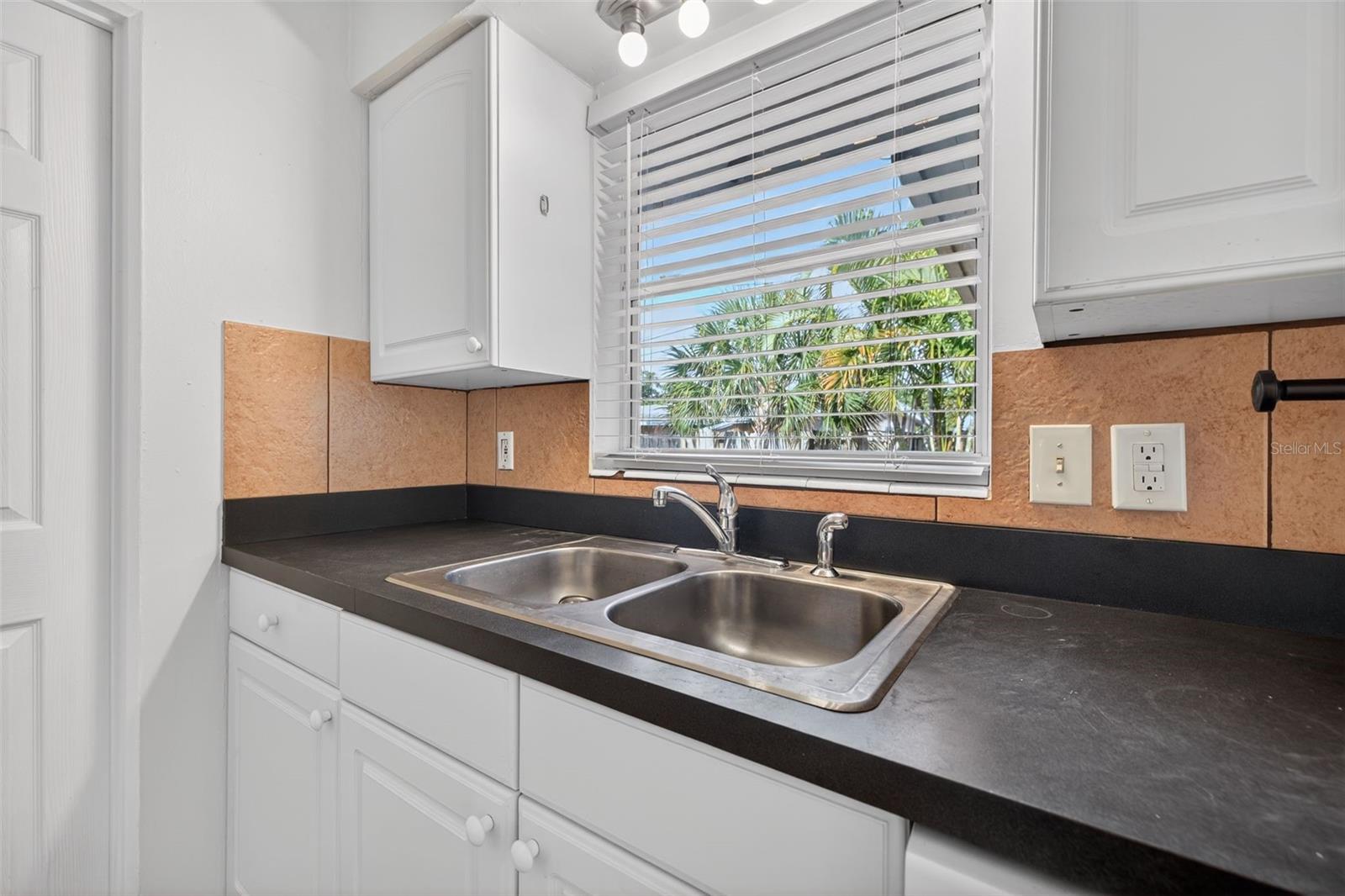 RIDGEWOOD LAKES UNIT - Residential Lease