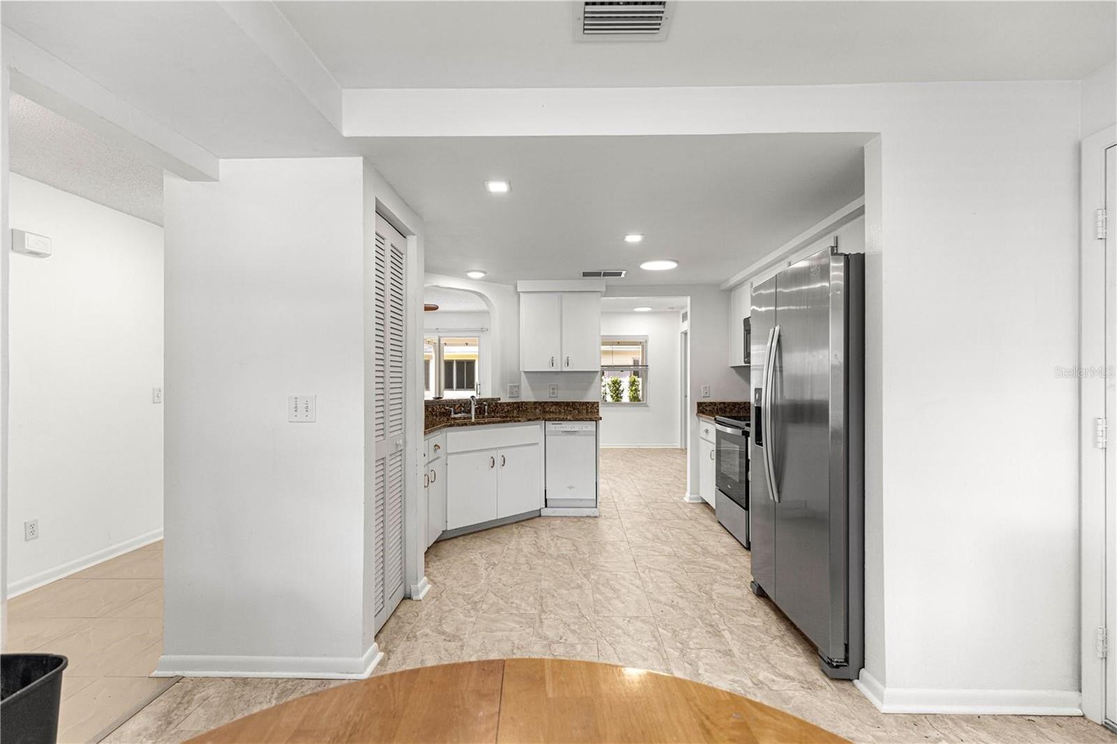 ON TOP/WORLD PH 01A SEC 05 - Residential Lease