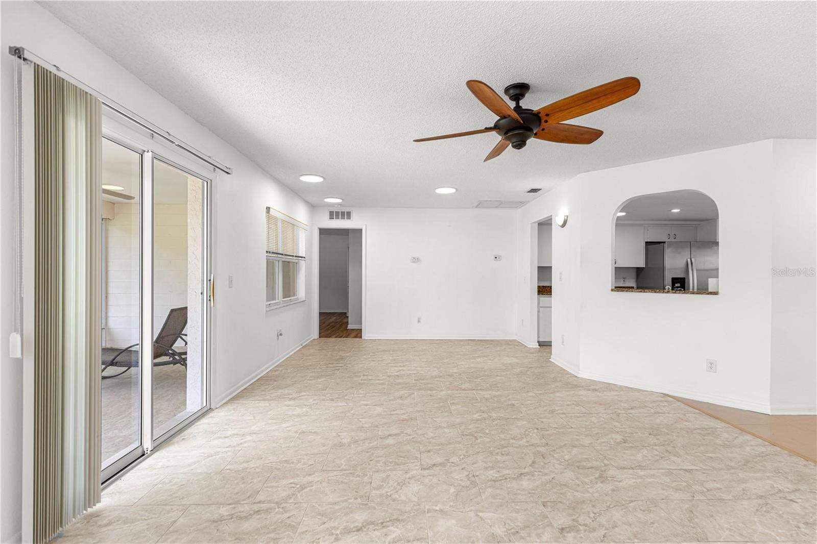ON TOP/WORLD PH 01A SEC 05 - Residential Lease