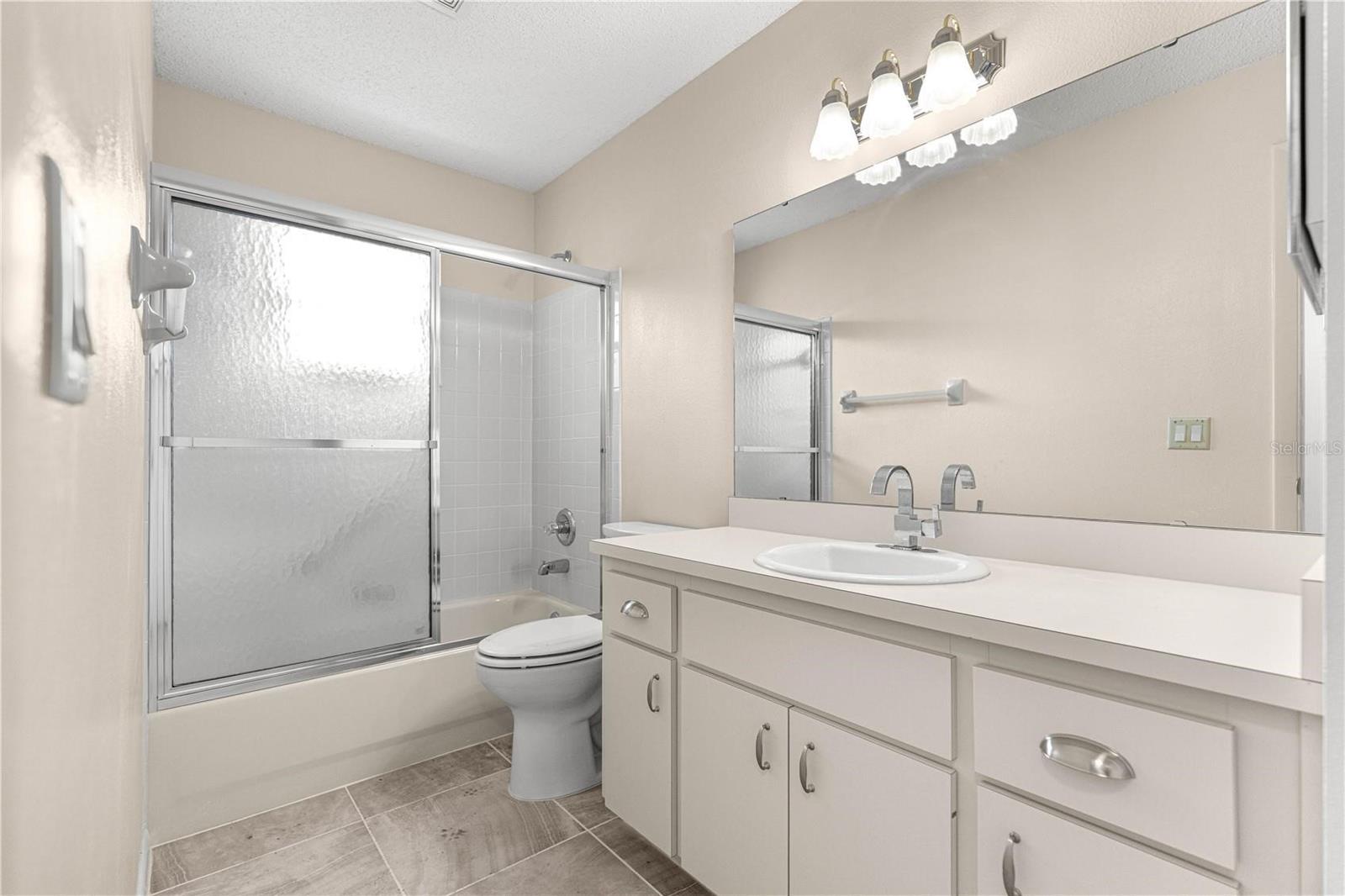 ON TOP/WORLD PH 01A SEC 05 - Residential Lease