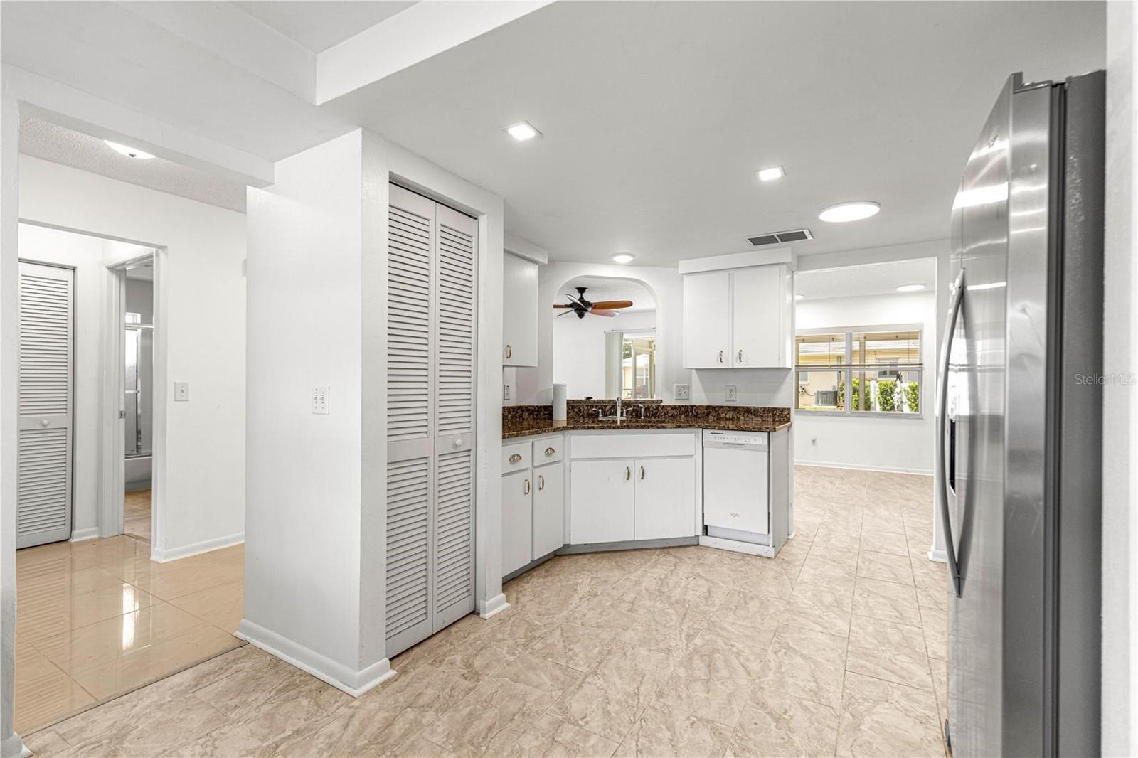 ON TOP/WORLD PH 01A SEC 05 - Residential Lease