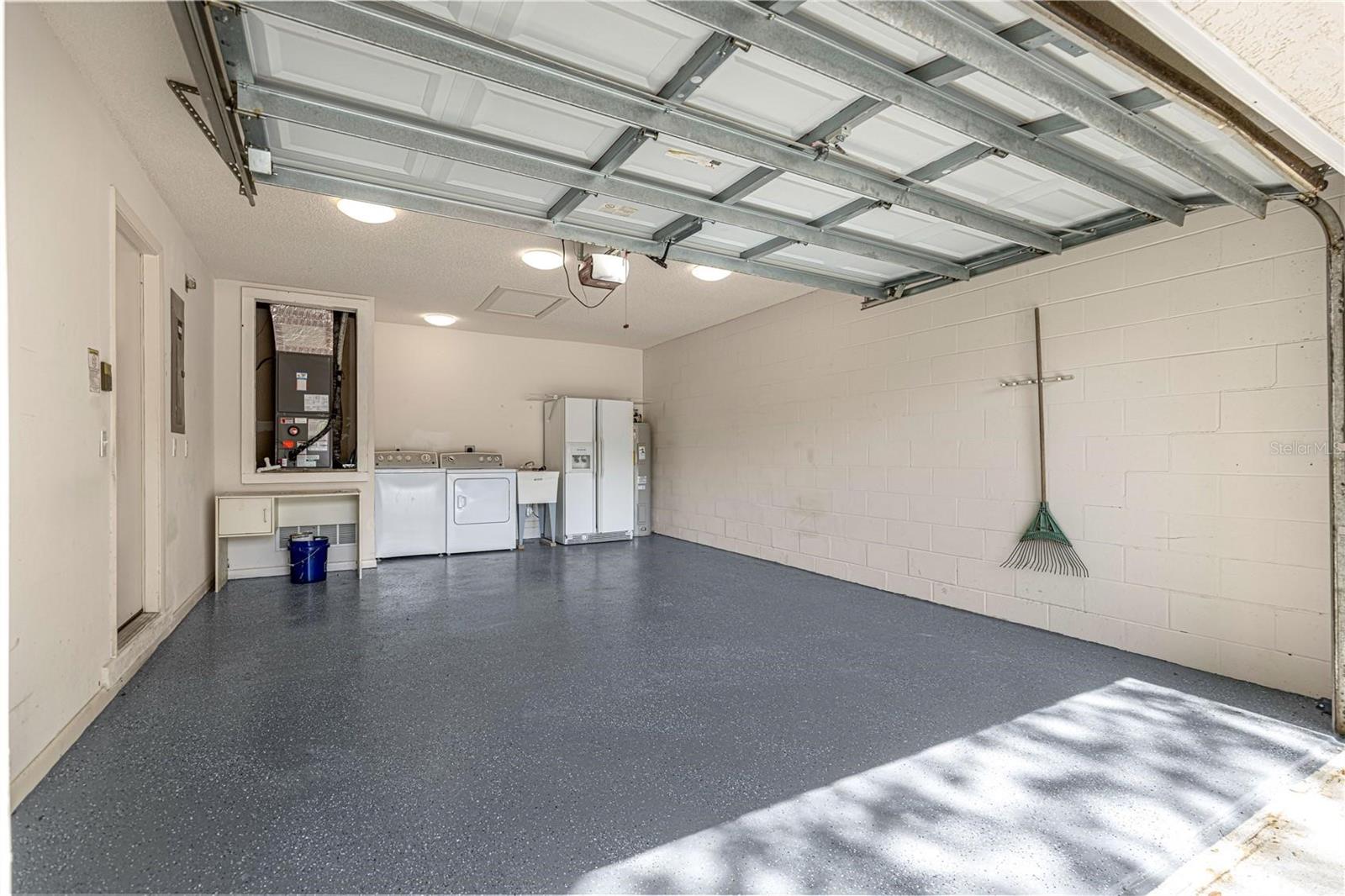 ON TOP/WORLD PH 01A SEC 05 - Residential Lease