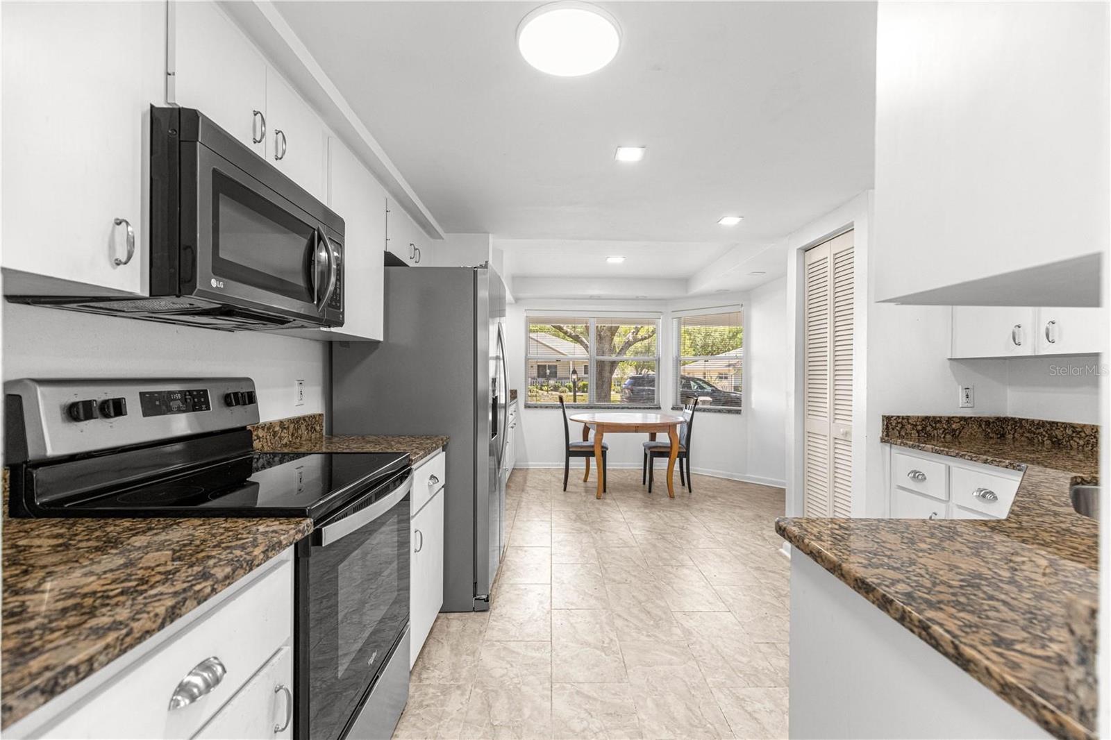 ON TOP/WORLD PH 01A SEC 05 - Residential Lease