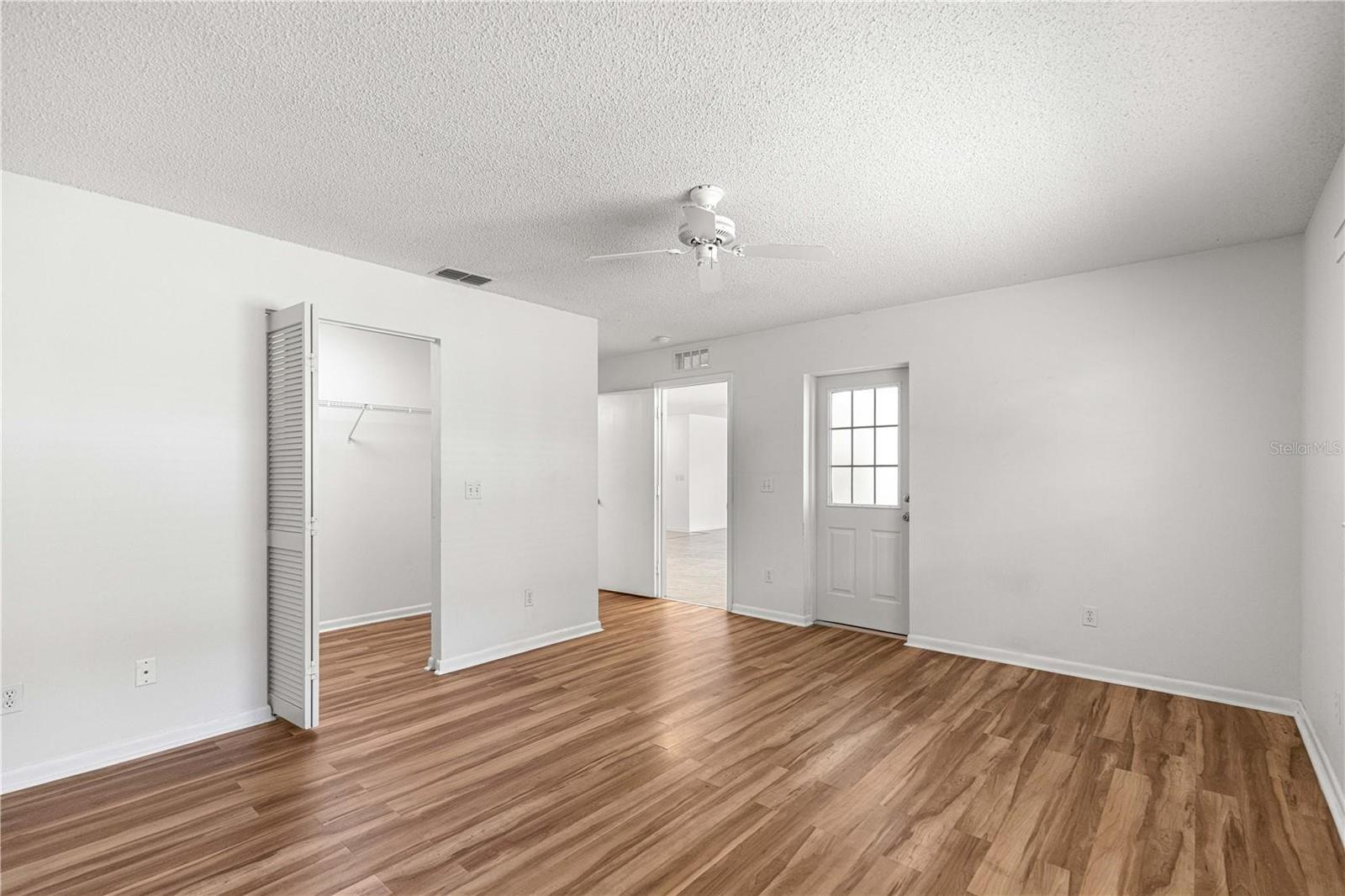 ON TOP/WORLD PH 01A SEC 05 - Residential Lease