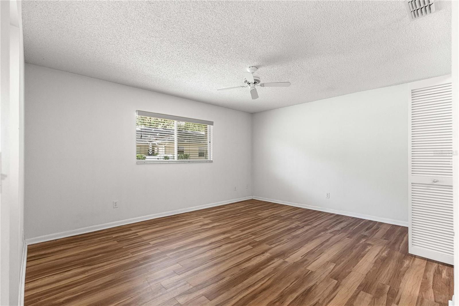 ON TOP/WORLD PH 01A SEC 05 - Residential Lease
