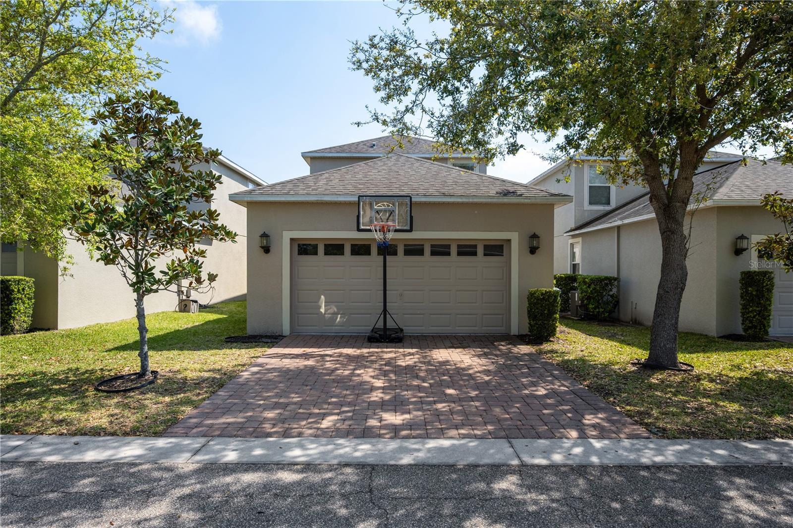SIGNATURE LAKES - Residential Lease