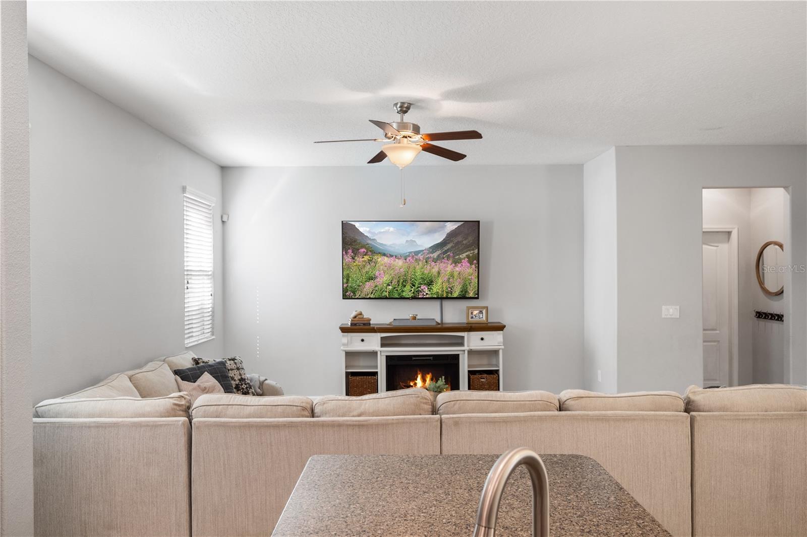 SIGNATURE LAKES - Residential Lease