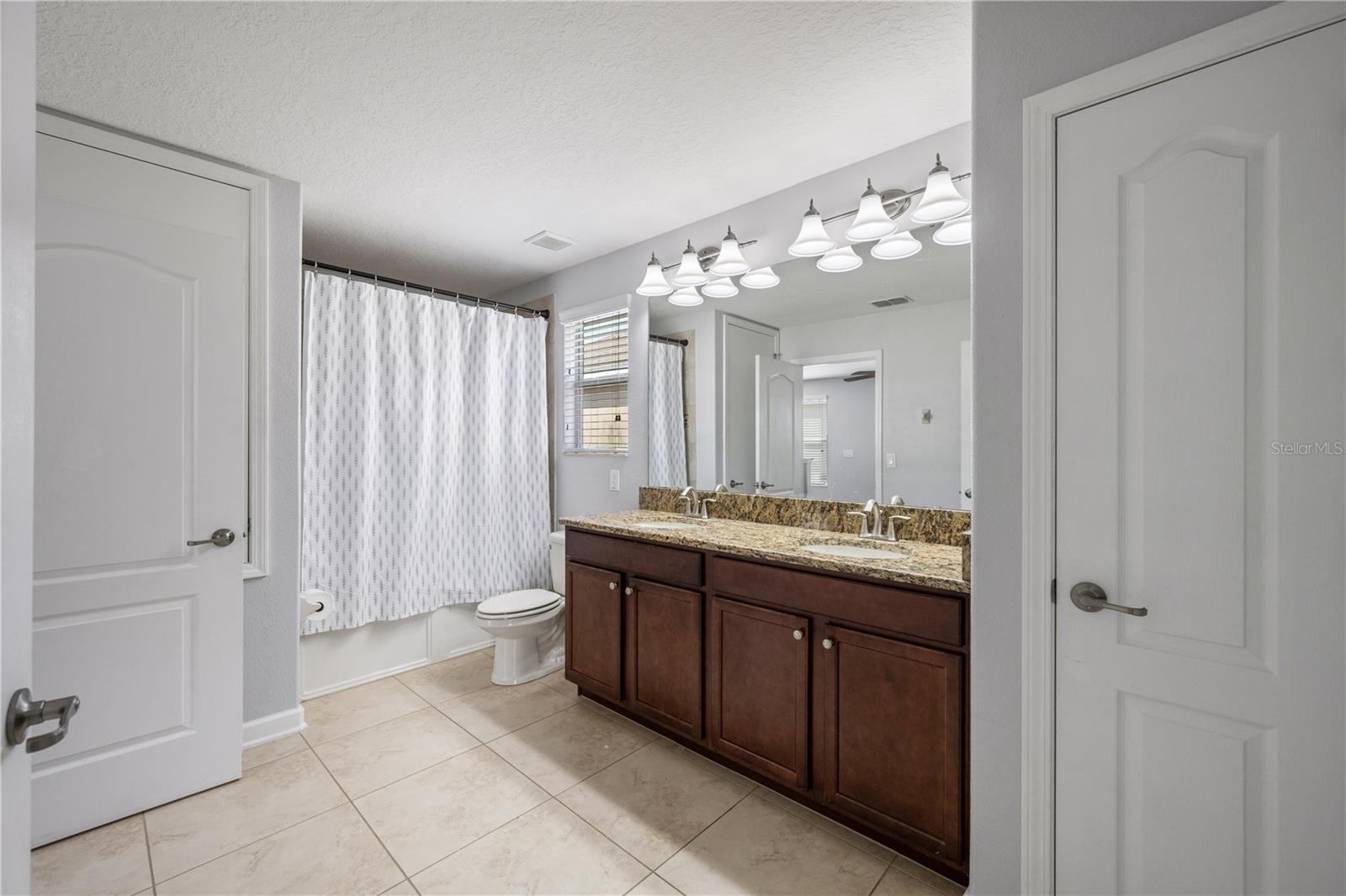 SIGNATURE LAKES - Residential Lease