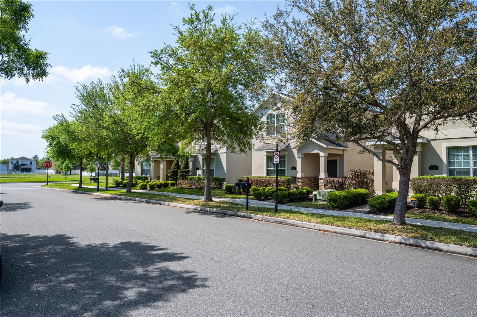 SIGNATURE LAKES - Residential Lease