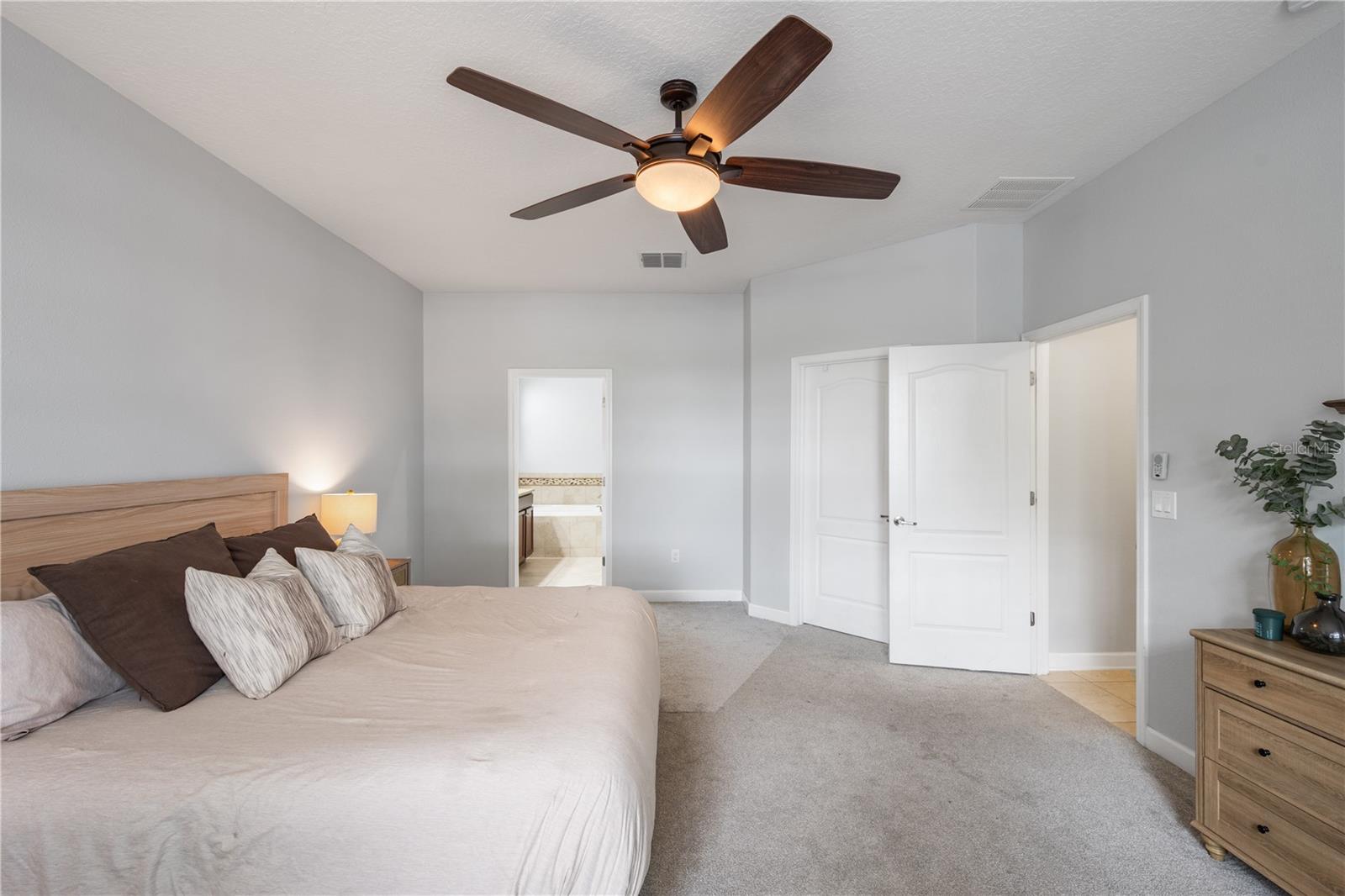 SIGNATURE LAKES - Residential Lease