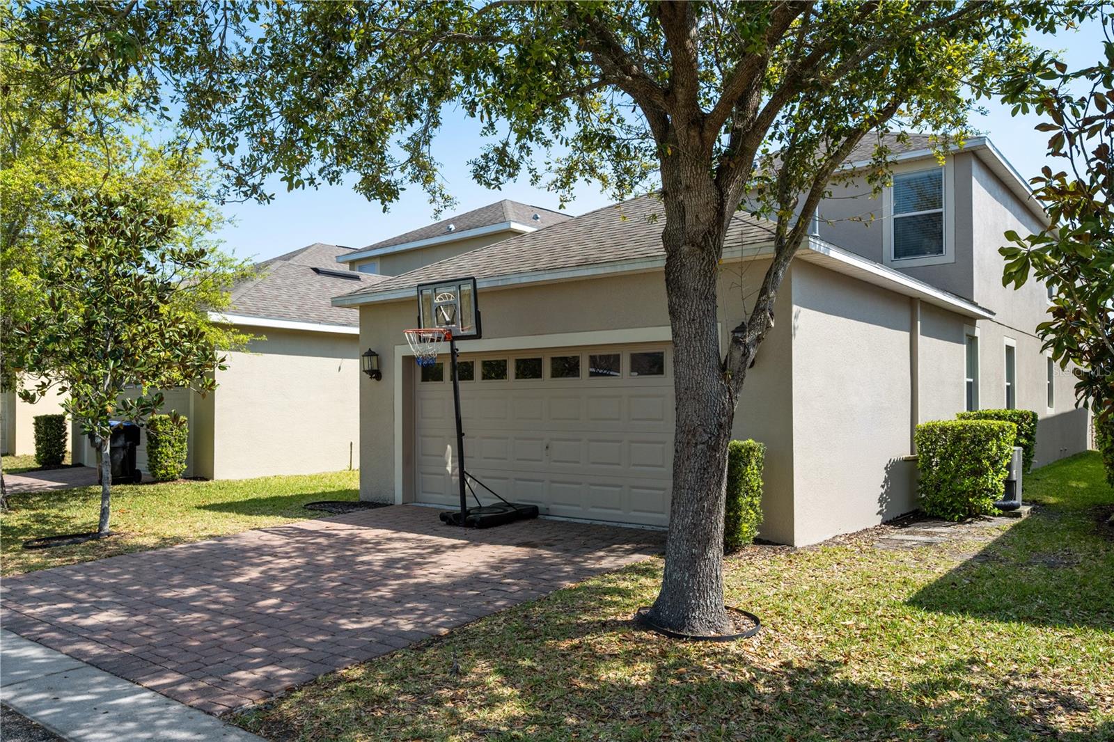 SIGNATURE LAKES - Residential Lease