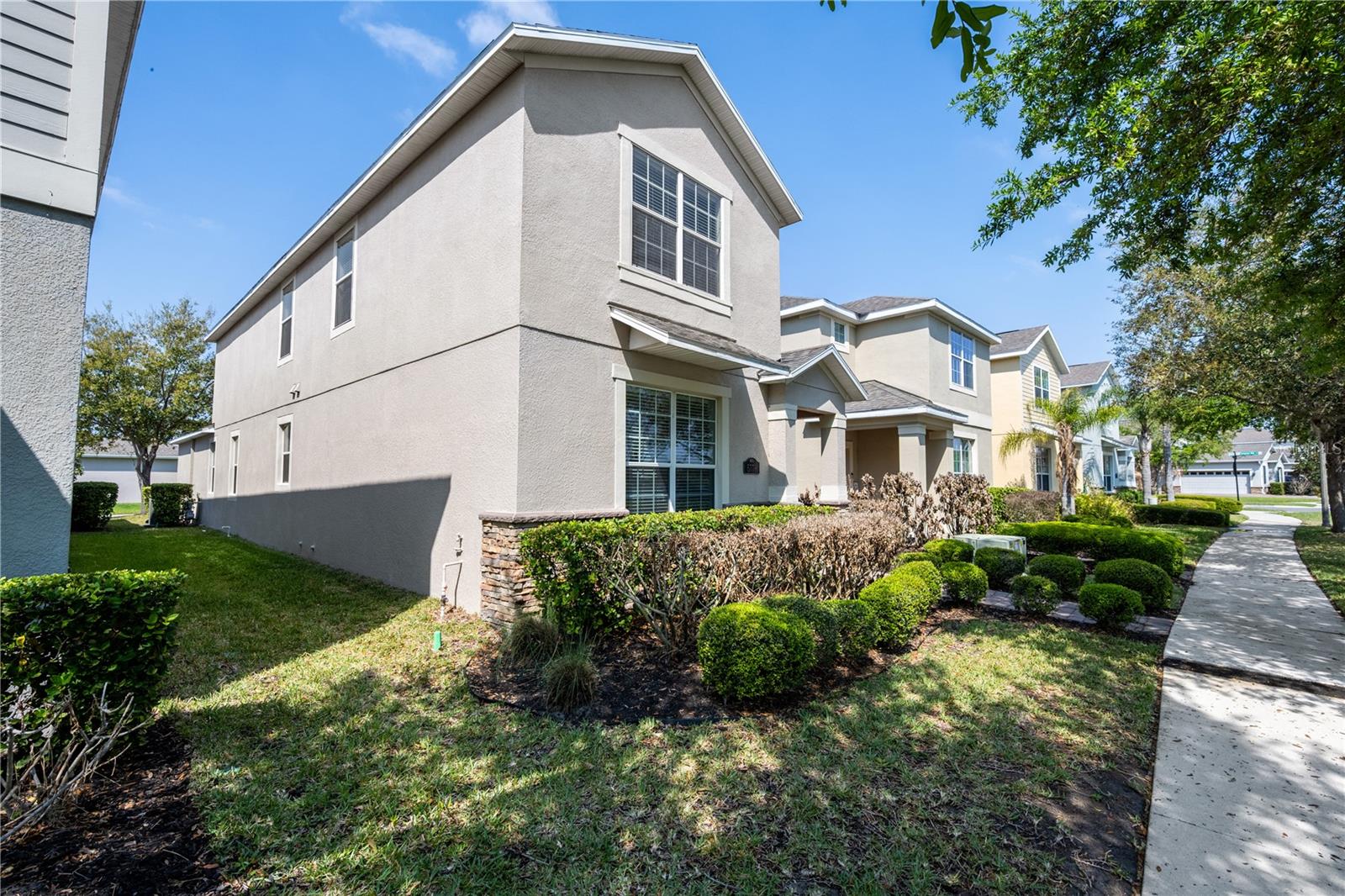 SIGNATURE LAKES - Residential Lease