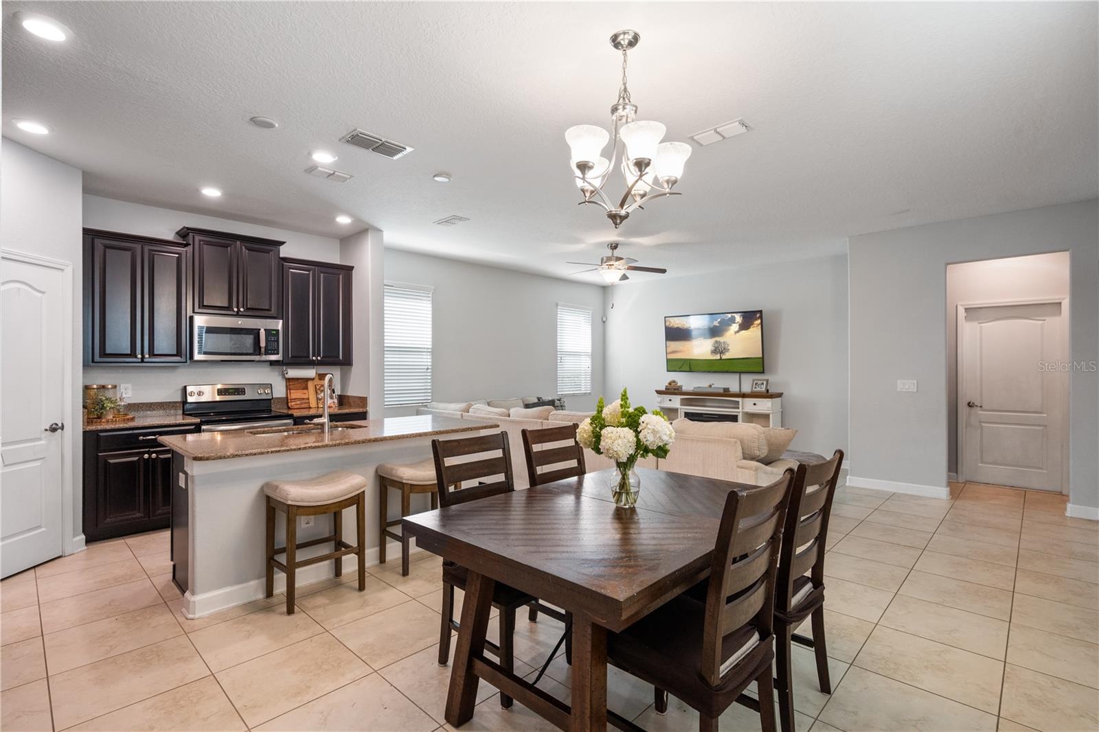 SIGNATURE LAKES - Residential Lease