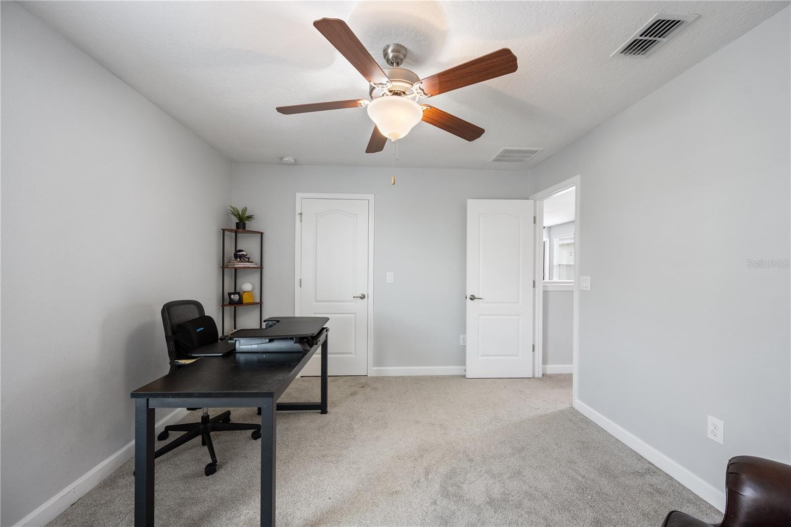 SIGNATURE LAKES - Residential Lease
