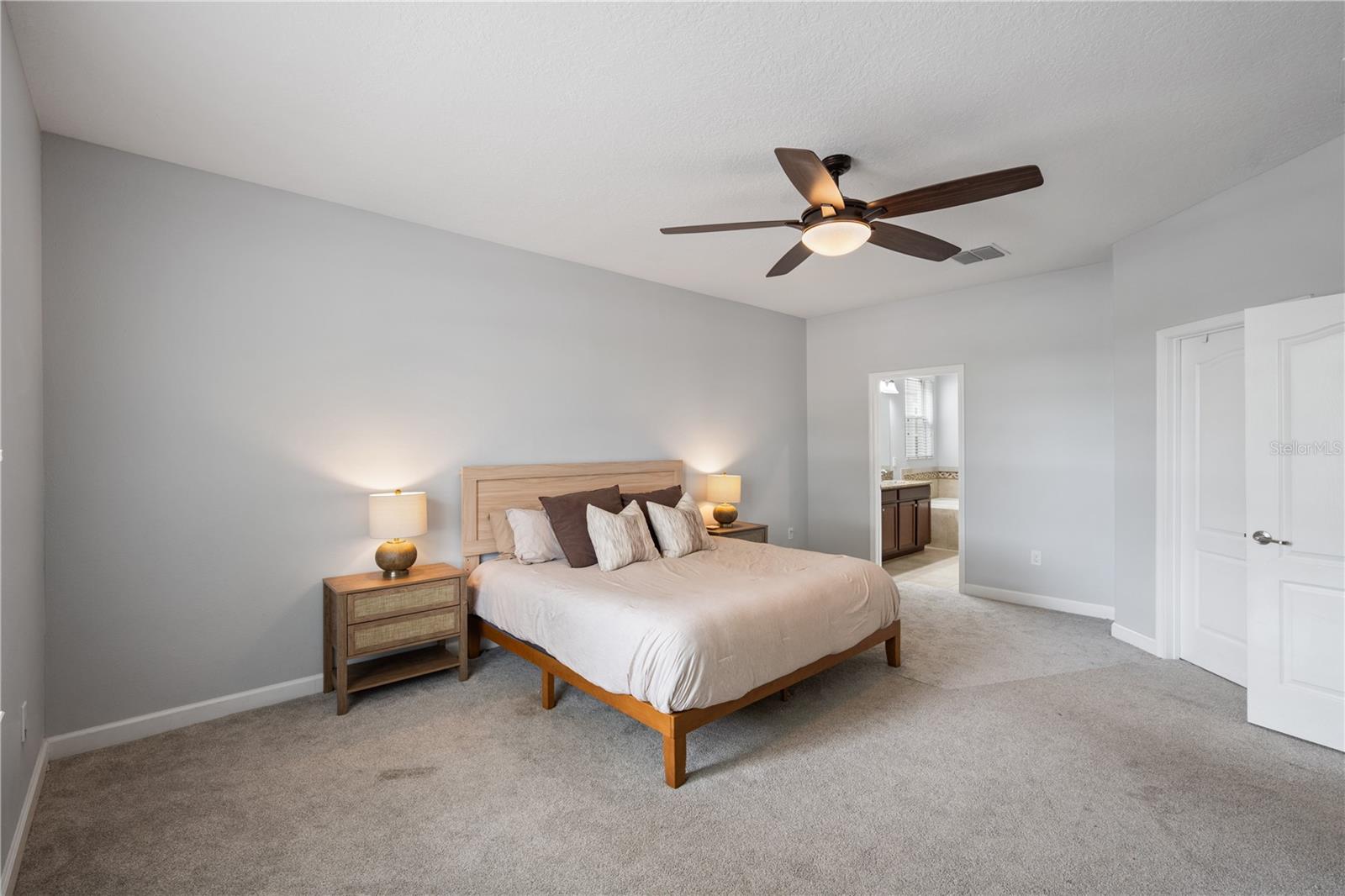SIGNATURE LAKES - Residential Lease