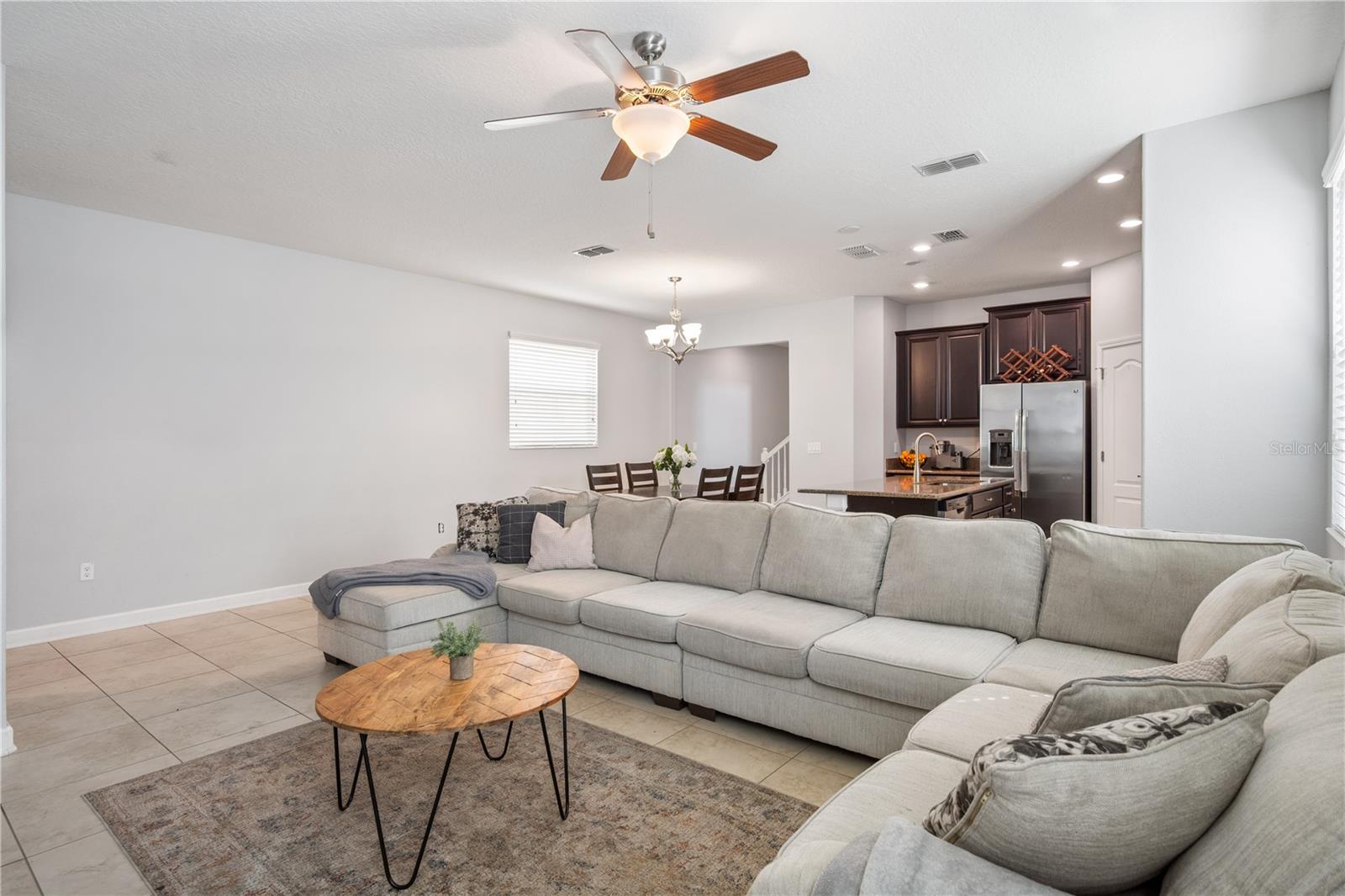 SIGNATURE LAKES - Residential Lease