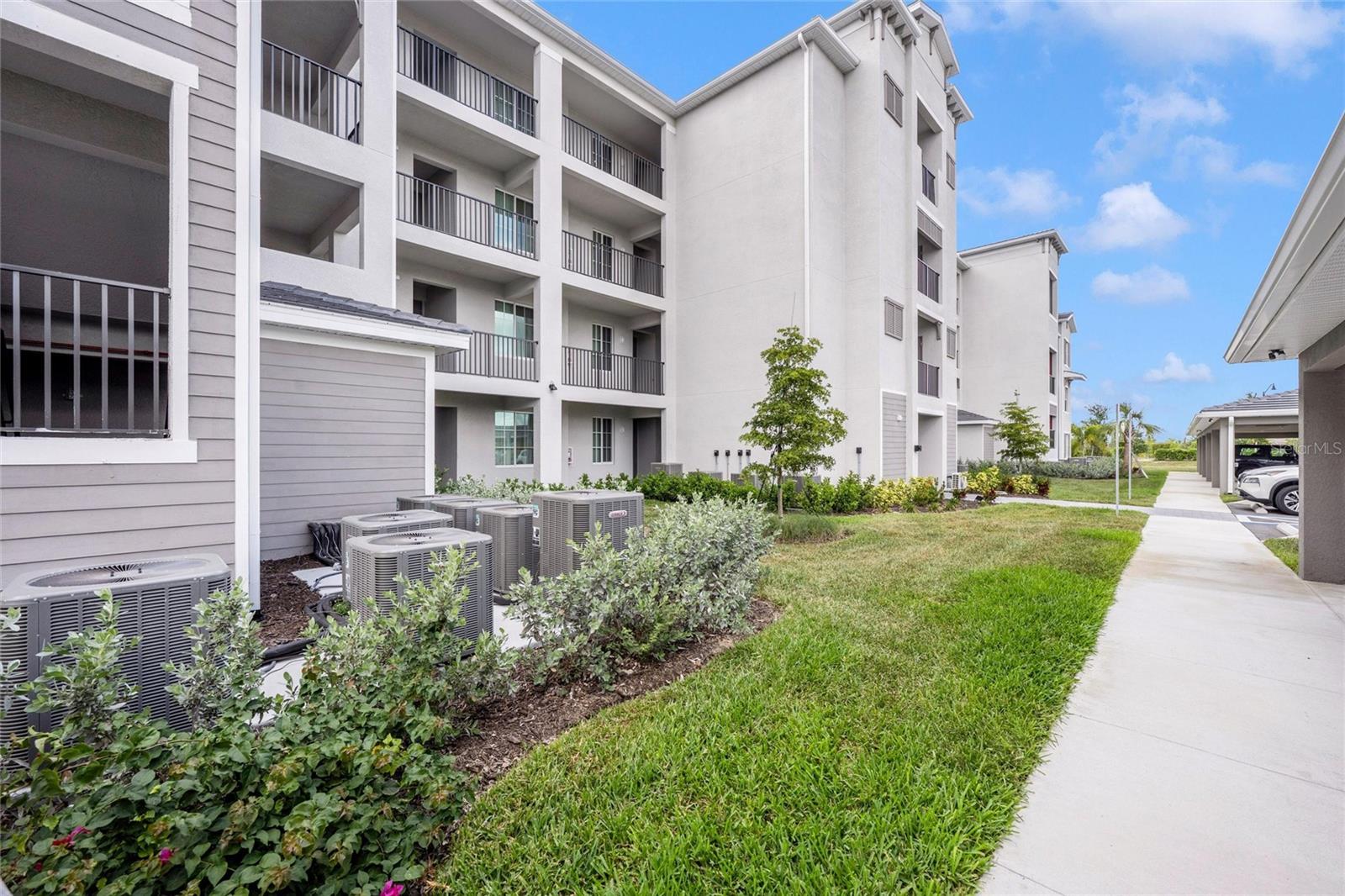 WELLEN PARK GOLF & COUNTRY CLUB - Residential