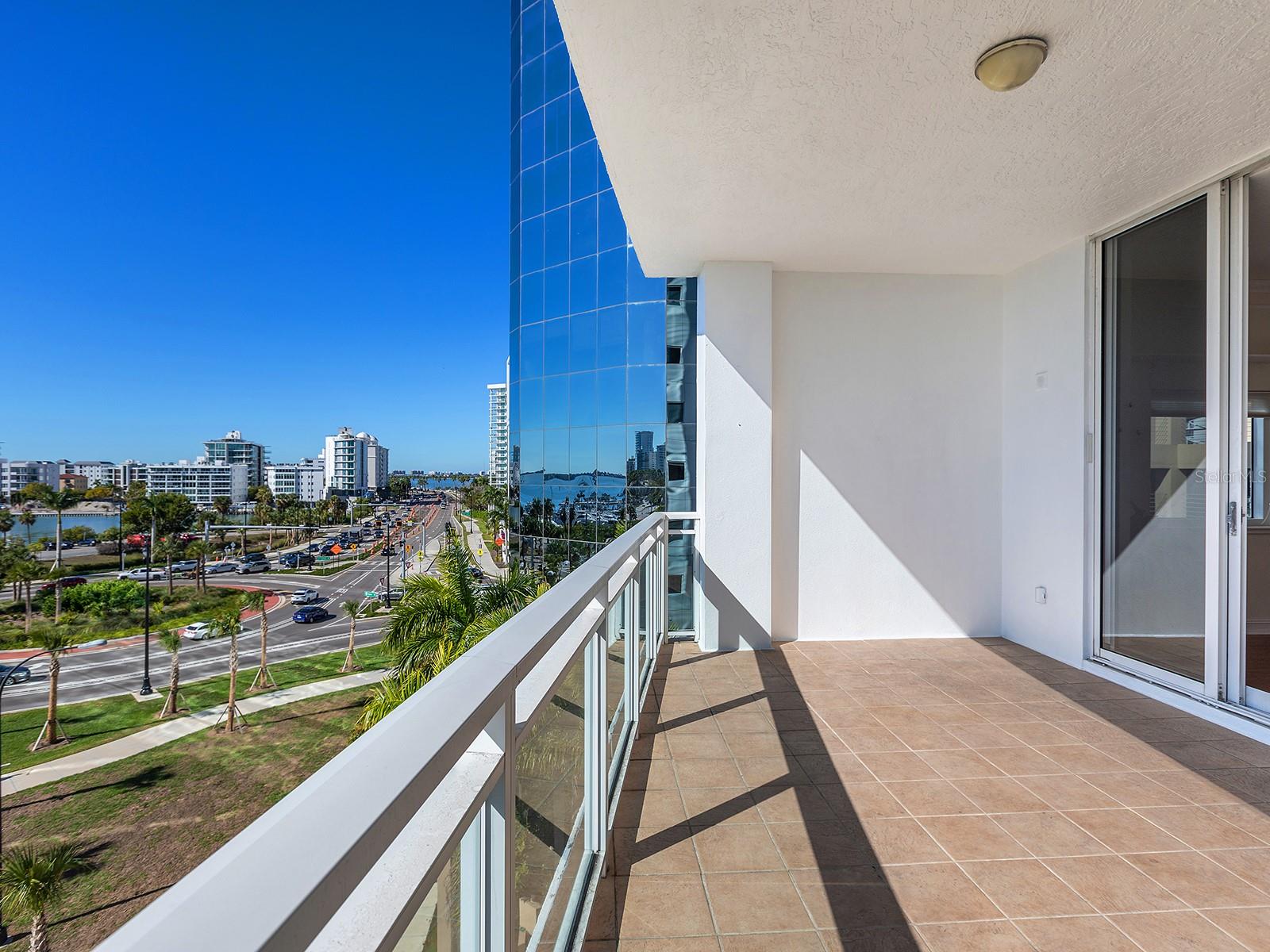 MARINA TOWER - Residential