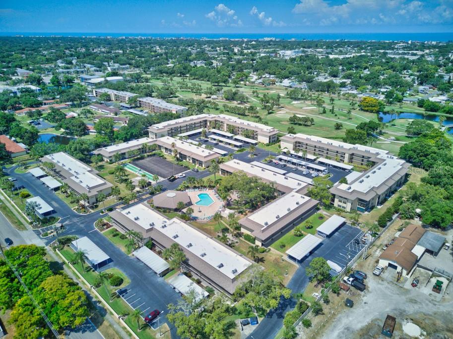 VILLAS DE GOLF CONDO - Residential