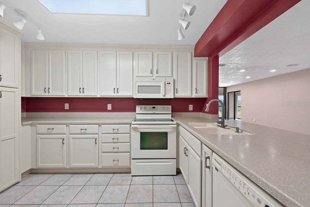 VILLAS DE GOLF CONDO - Residential