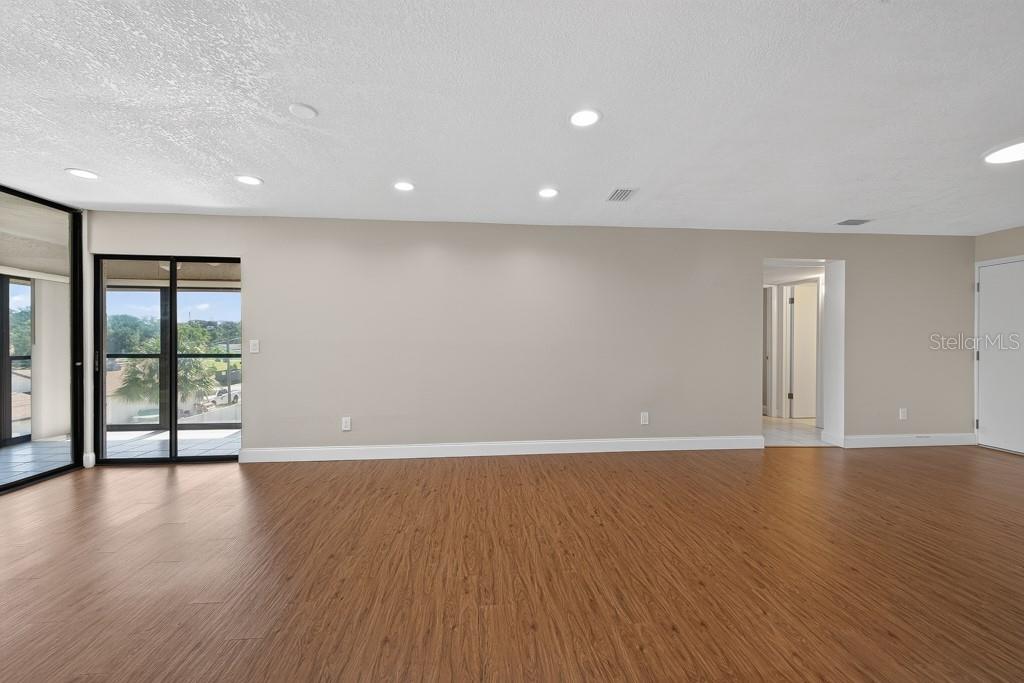 VILLAS DE GOLF CONDO - Residential