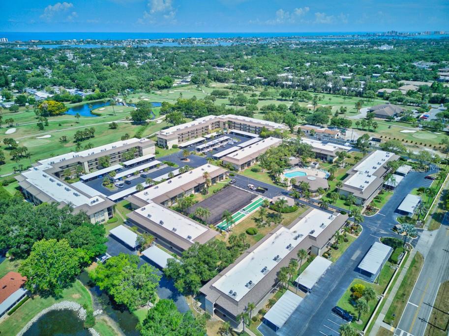 VILLAS DE GOLF CONDO - Residential