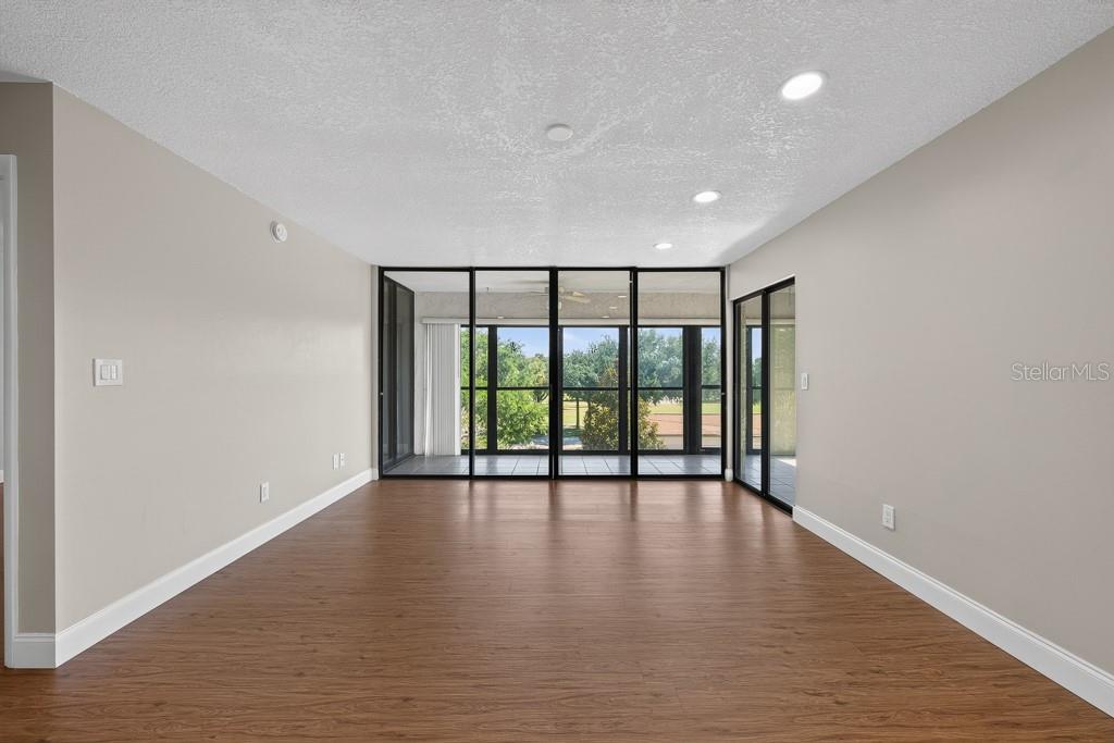 VILLAS DE GOLF CONDO - Residential