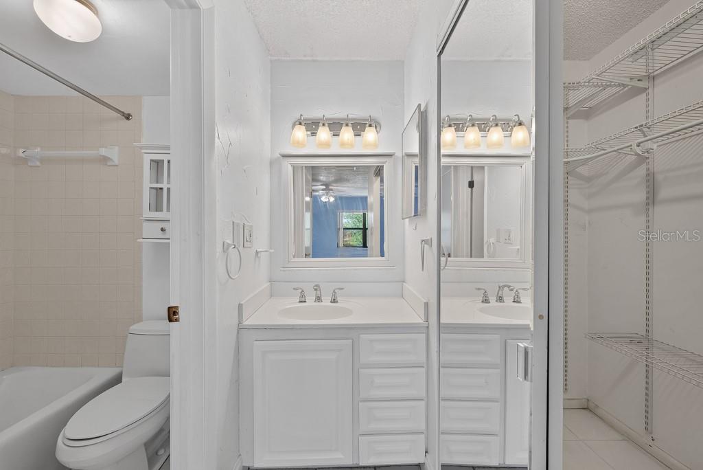 VILLAS DE GOLF CONDO - Residential