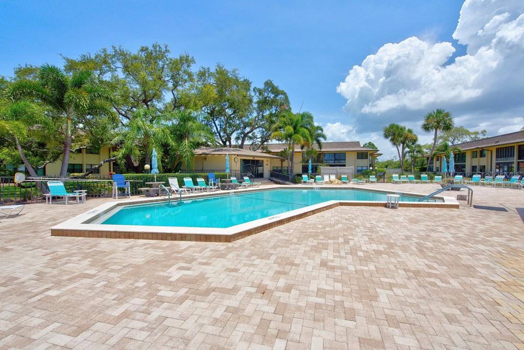 VILLAS DE GOLF CONDO - Residential