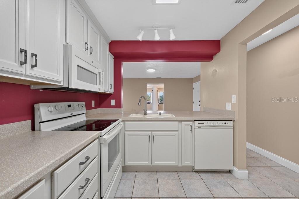 VILLAS DE GOLF CONDO - Residential
