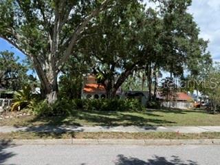 This home is located on a beautiful treelined street down from the Manatee River. Situated on a large corner lot, this 1925  two-story home with over 1500 square ft of living space gives you the ability on this oversized lot to add on or renovate as need be. Loads of potential in this property. Close to downtown restaurants and nightlife and to have a stroll down by the river.