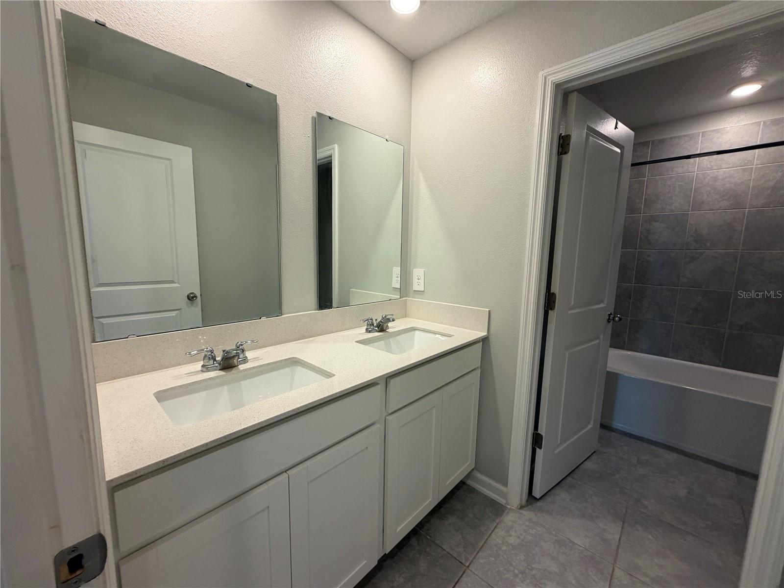 CASCADES - Residential Lease
