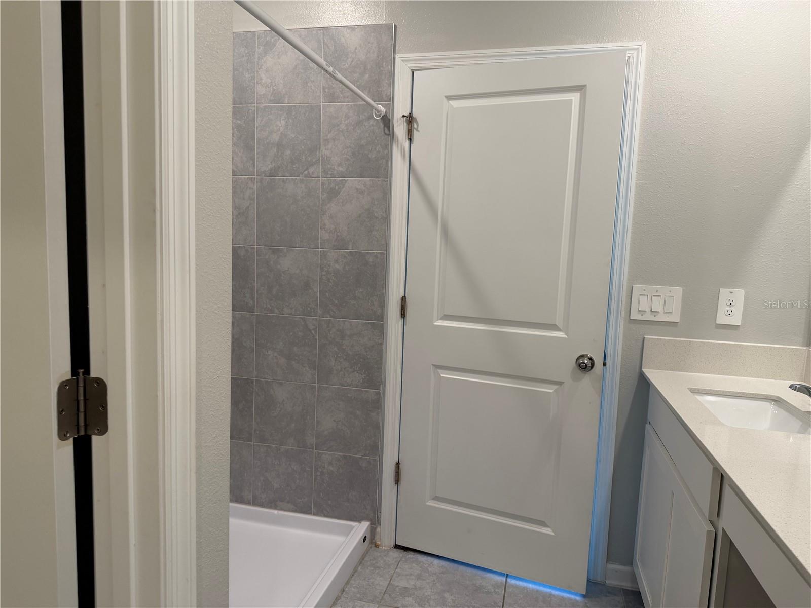 CASCADES - Residential Lease