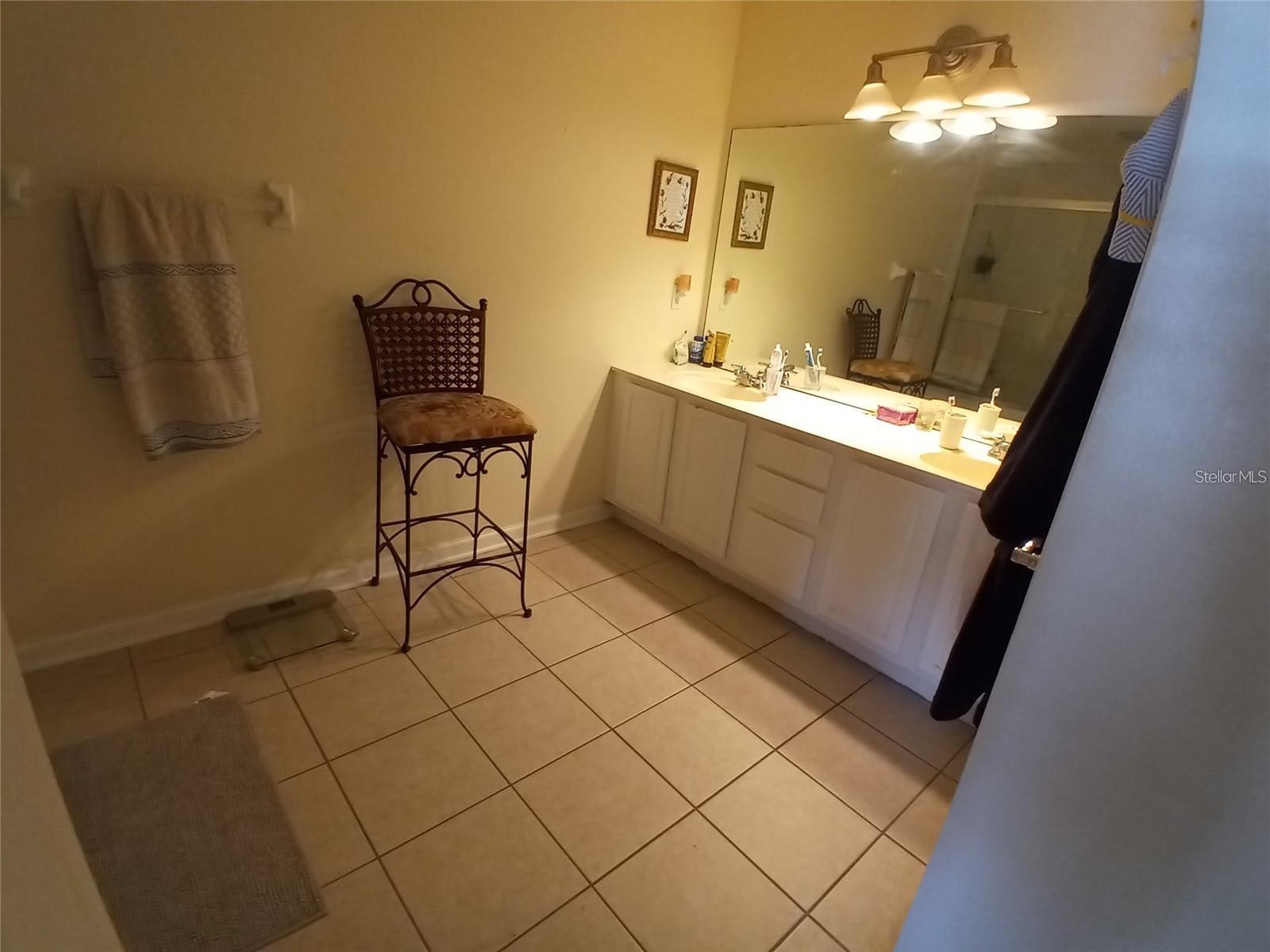 REGENCY OAKS UNIT ONE - Residential Lease