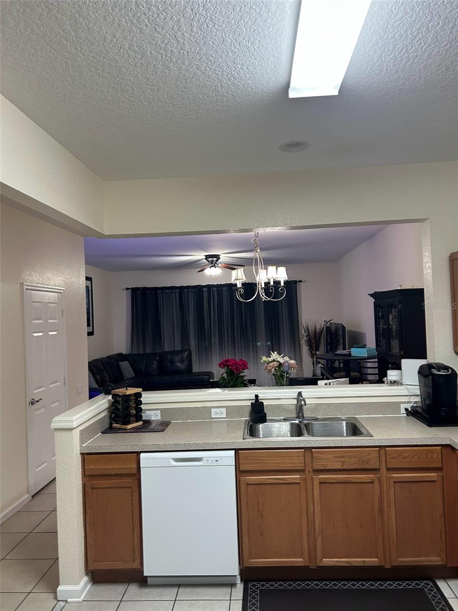 REGENCY OAKS UNIT ONE - Residential Lease