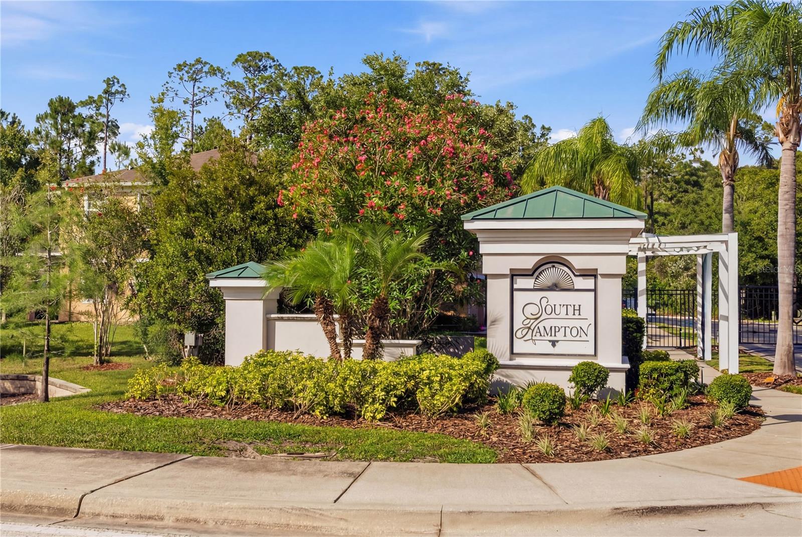 SOUTH HAMPTON - Residential