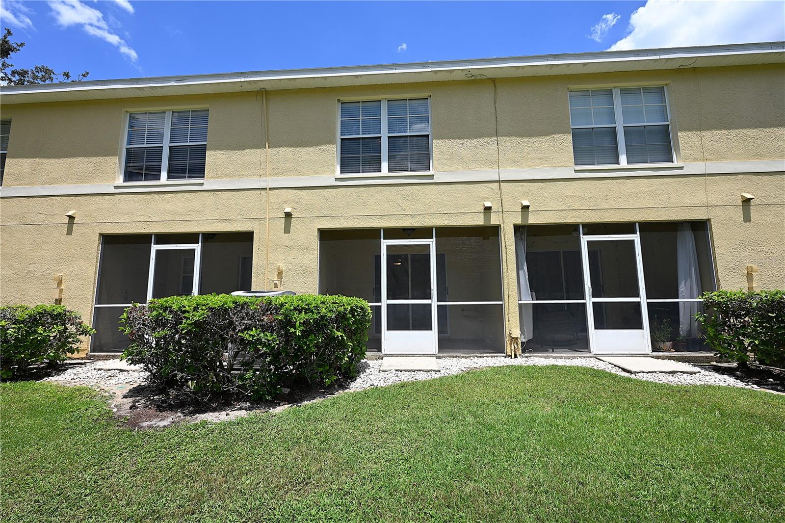 COBBLESTONE LNDG TWNHMS - Residential Lease