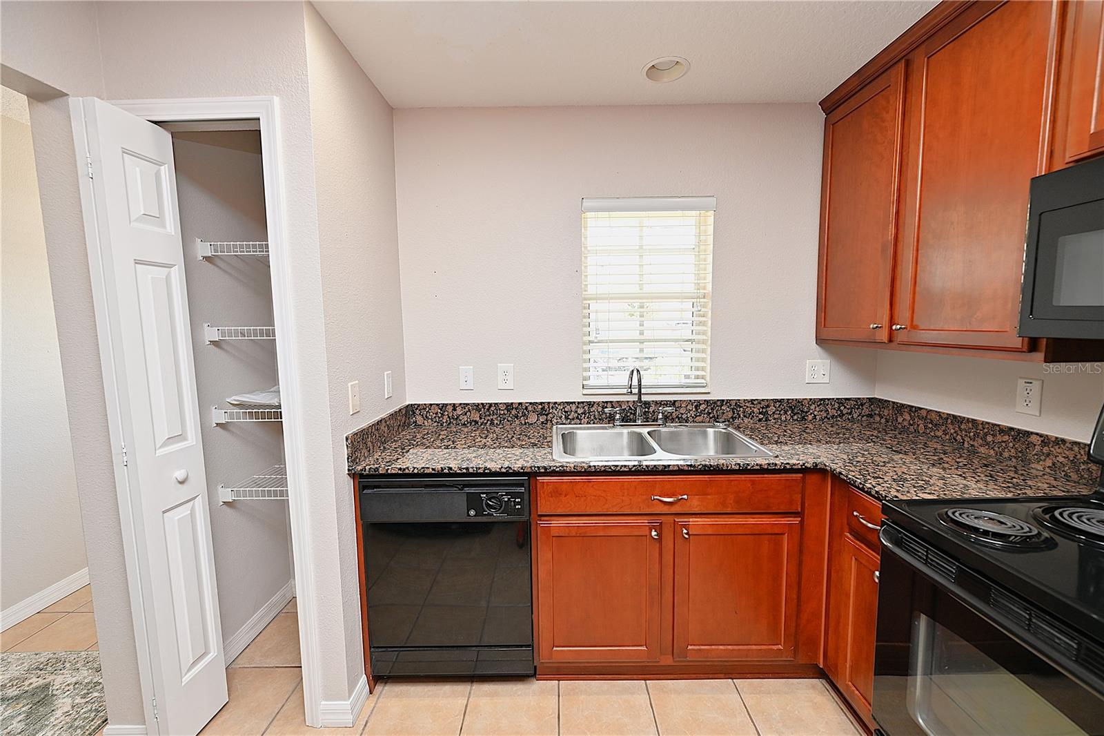 COBBLESTONE LNDG TWNHMS - Residential Lease